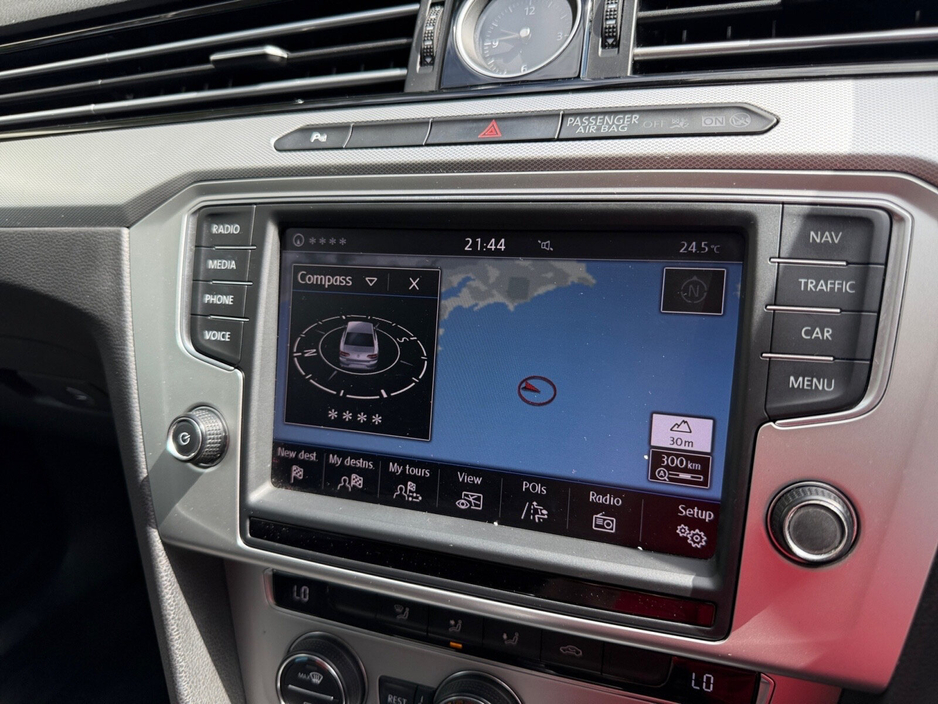 2016 Volkswagen Passat - image 19