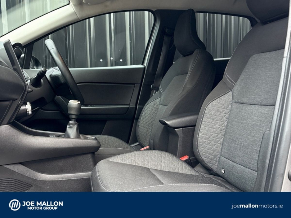 2022 Renault Captur - image 8