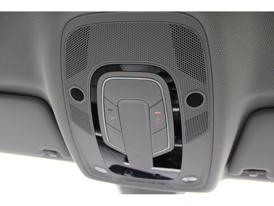 2017 Audi A4 - image 27