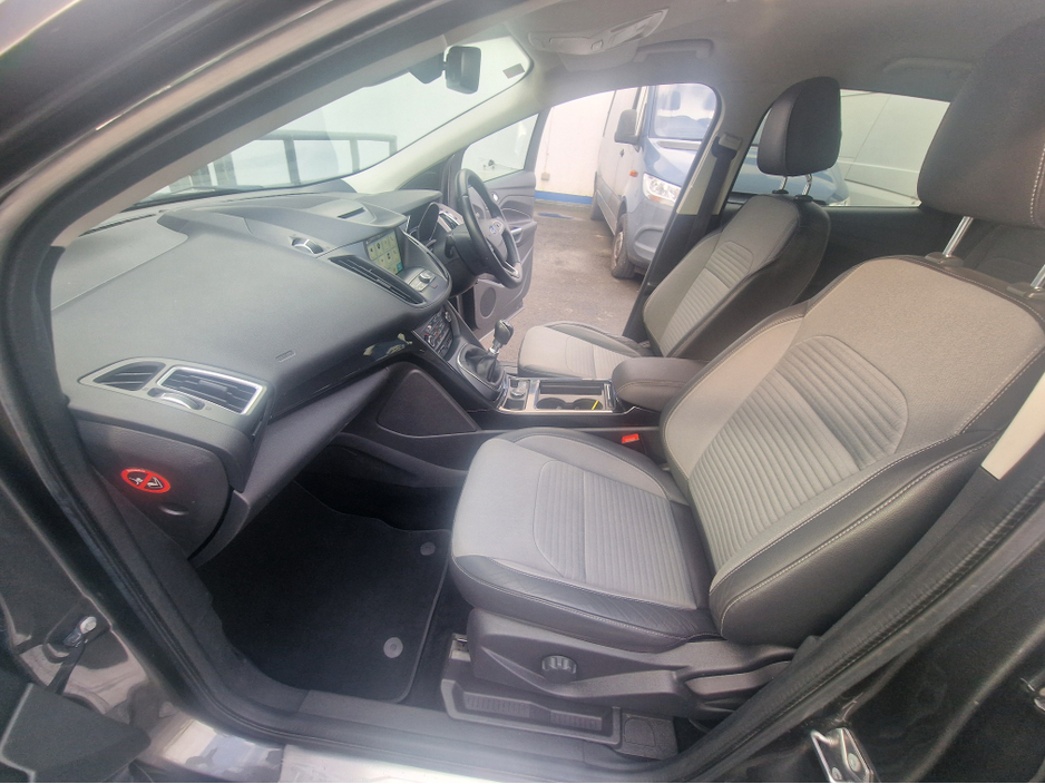 2017 Ford Kuga - image 26