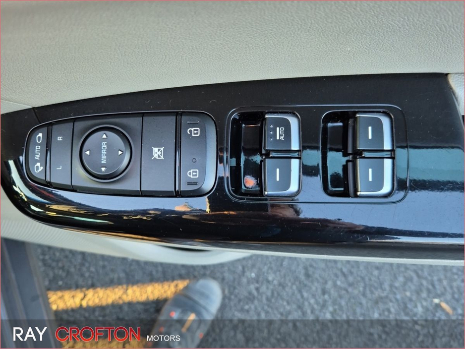 2020 Kia Sportage - image 20