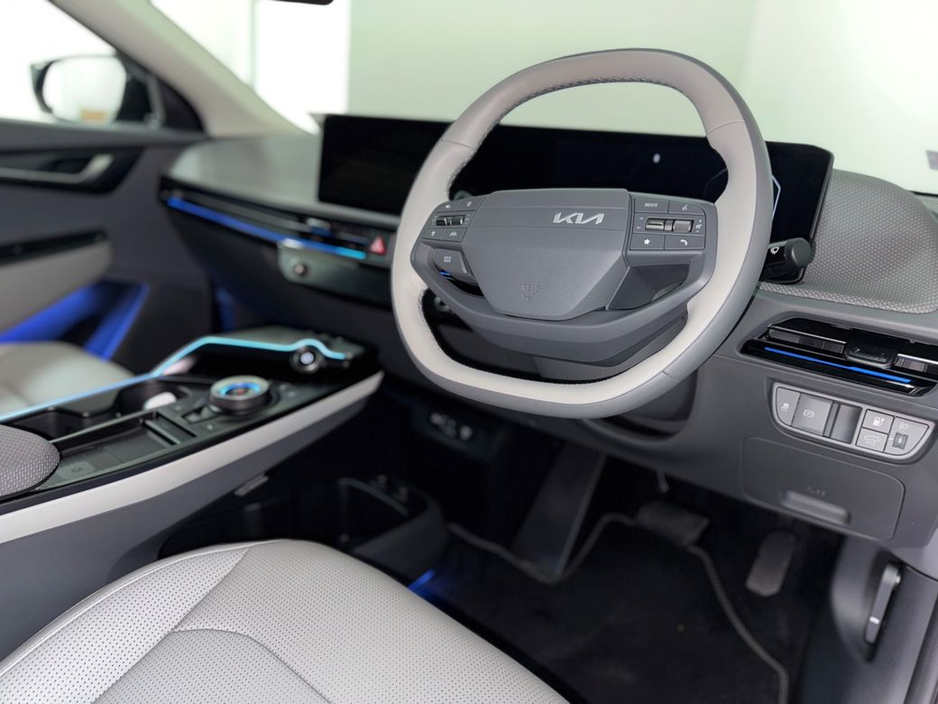 2025 Kia EV6 - image 2