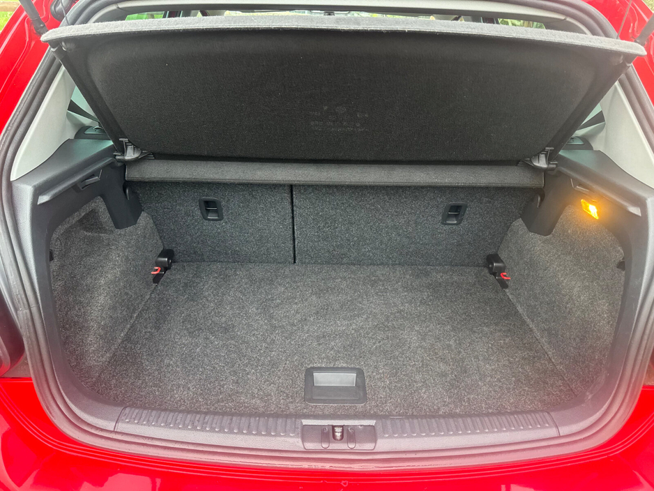 2016 Volkswagen Polo 1.0 5DR 75HP Lounge €9,950