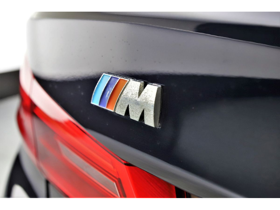 2018 BMW 5 Series - image 16