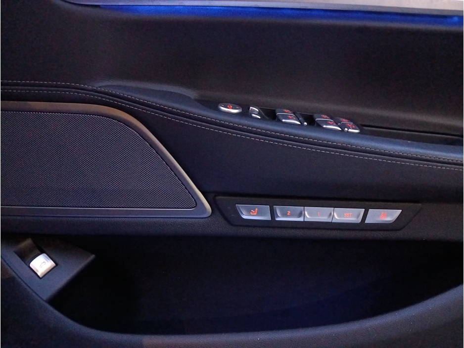 2017 BMW 7 Series 2017 BMW 740E iPERFORMANCE 2.0 AUTOMATIC / LOW MILEAGE.SERIVCE HISTORY/CRUISE CONTROL / 360° PARKING CAMERA / ELECTRIC MEMORY, HEATED & MASSAGING SEATS / SUNROOF