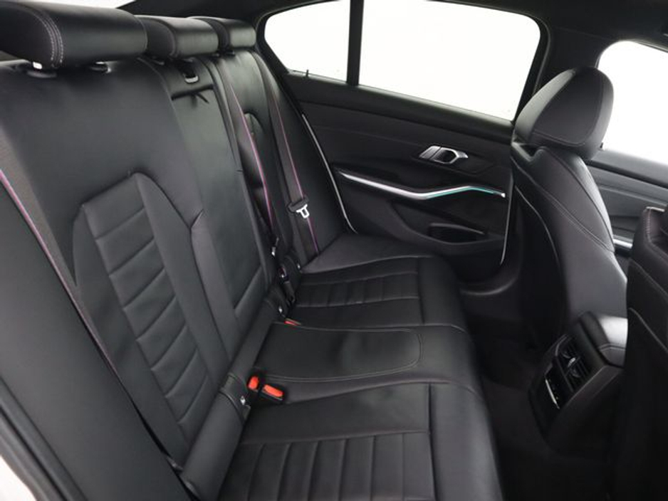 2021 BMW 3 Series - image 13