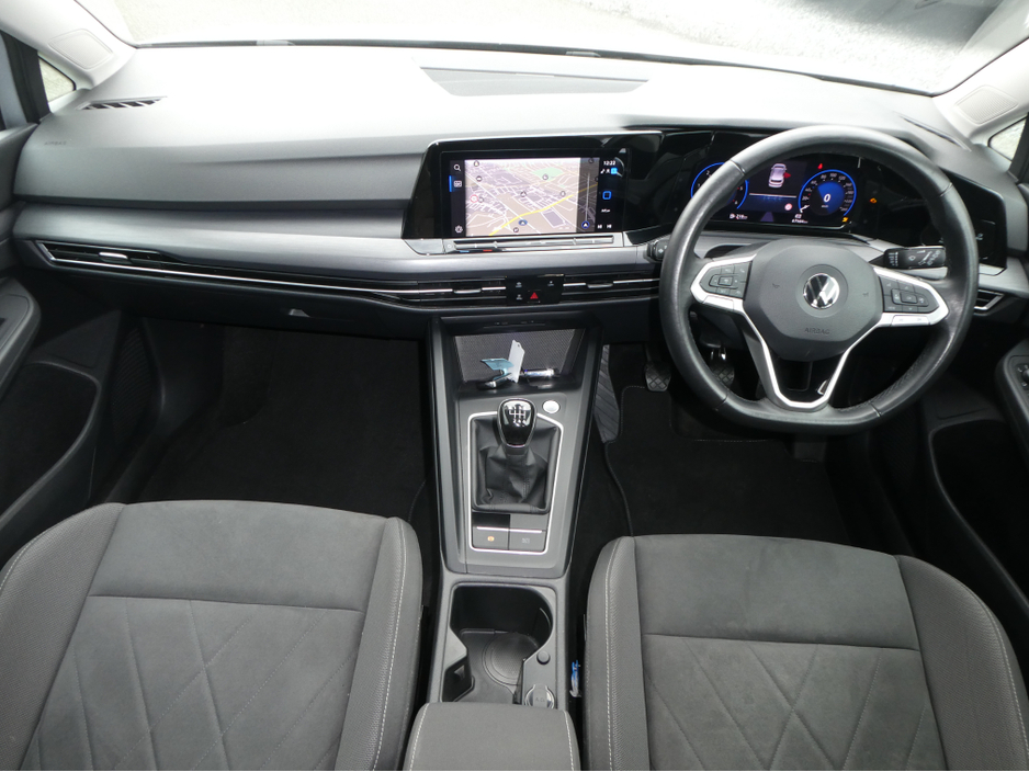 2022 Volkswagen Golf - image 26