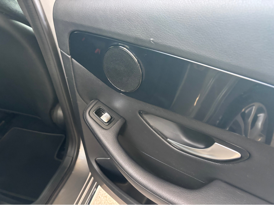 2017 Mercedes-Benz C Class - image 3