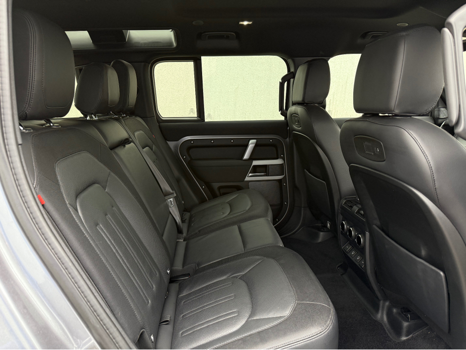 2021 Land Rover Defender - image 9