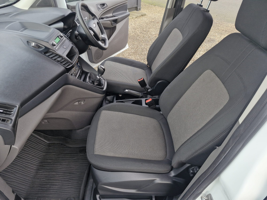 2022 Ford Transit Connect - image 9