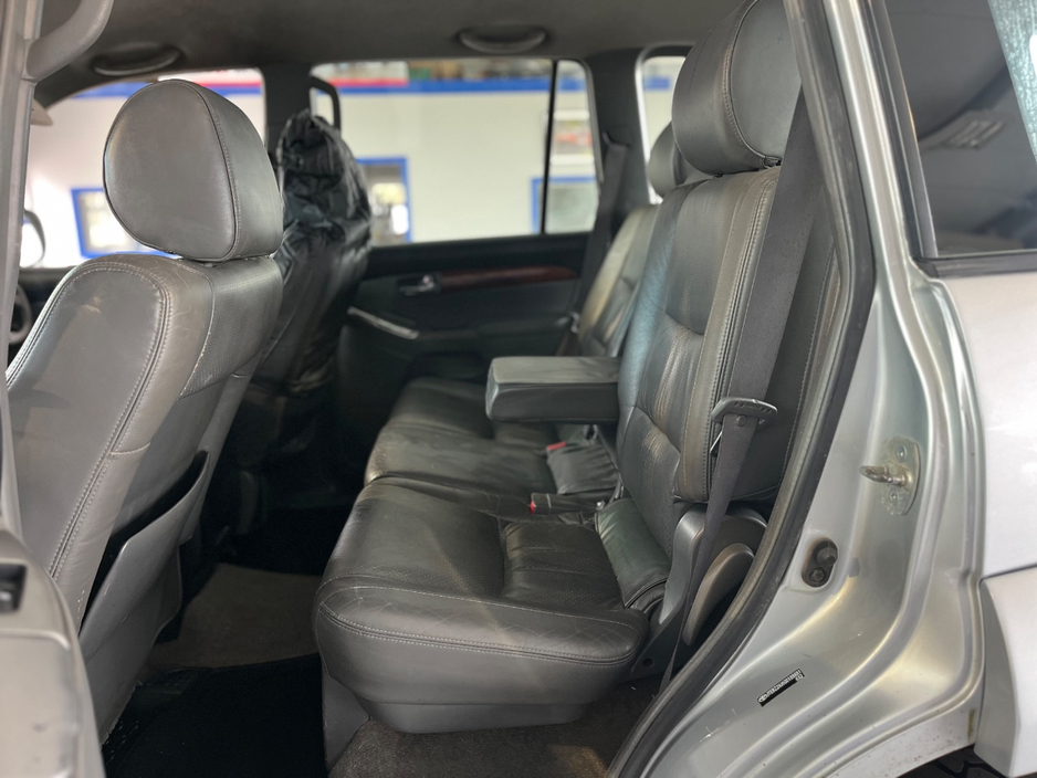 2009 Toyota Landcruiser - image 10