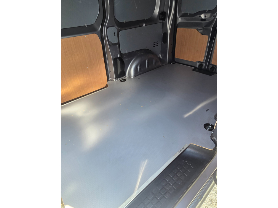 2021 Vauxhall Vivaro - image 20