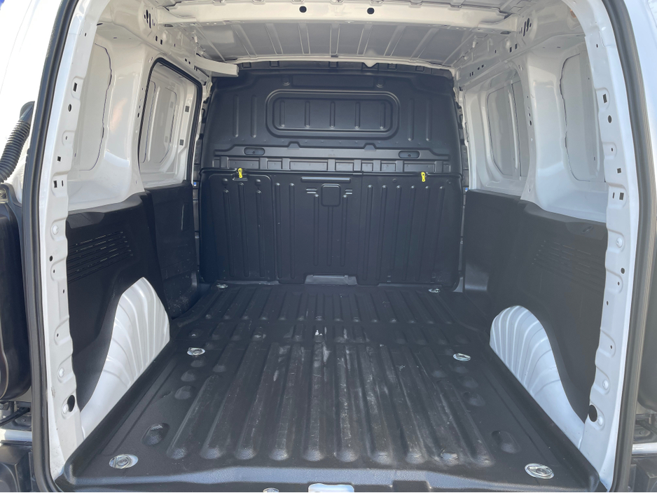 2024 Peugeot Partner - image 12