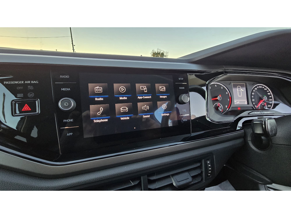 2020 Volkswagen Polo - image 6