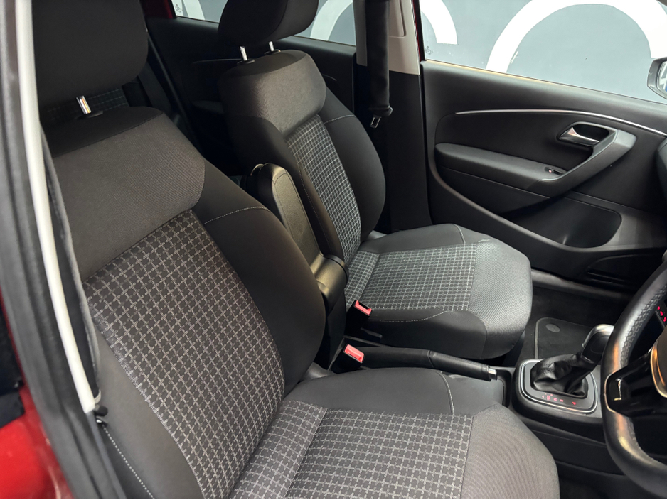 2015 Volkswagen Polo - image 9