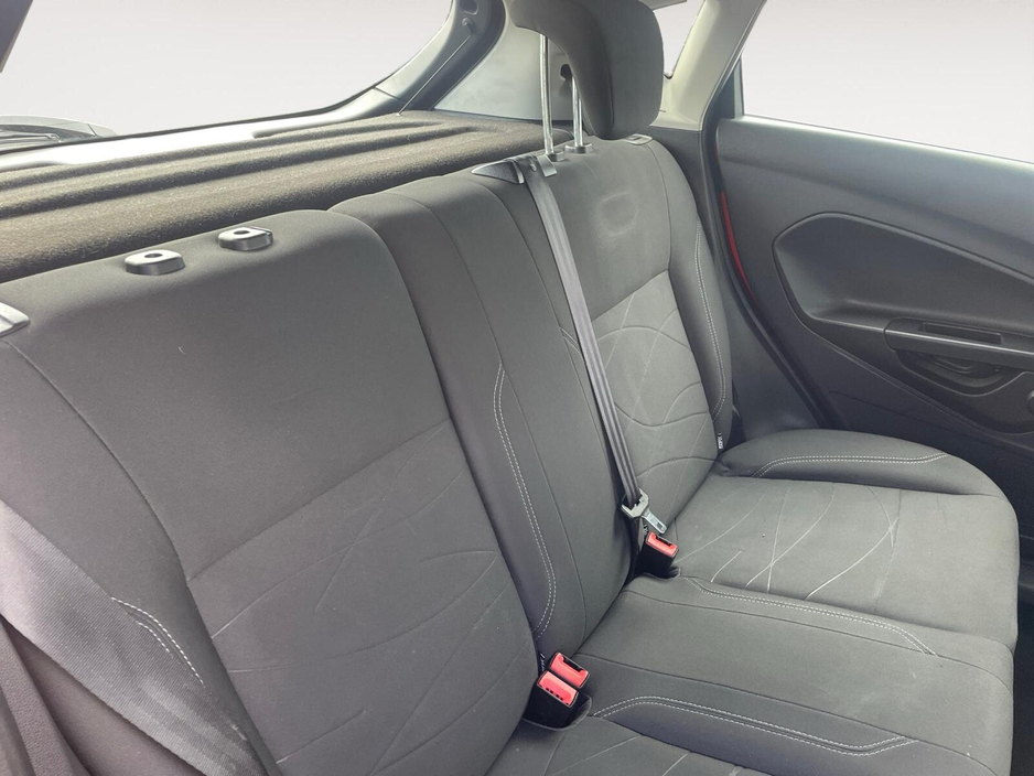 2015 Ford Fiesta - image 12