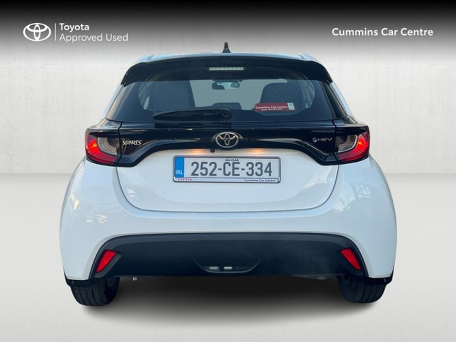 2025 Toyota Yaris - image 4
