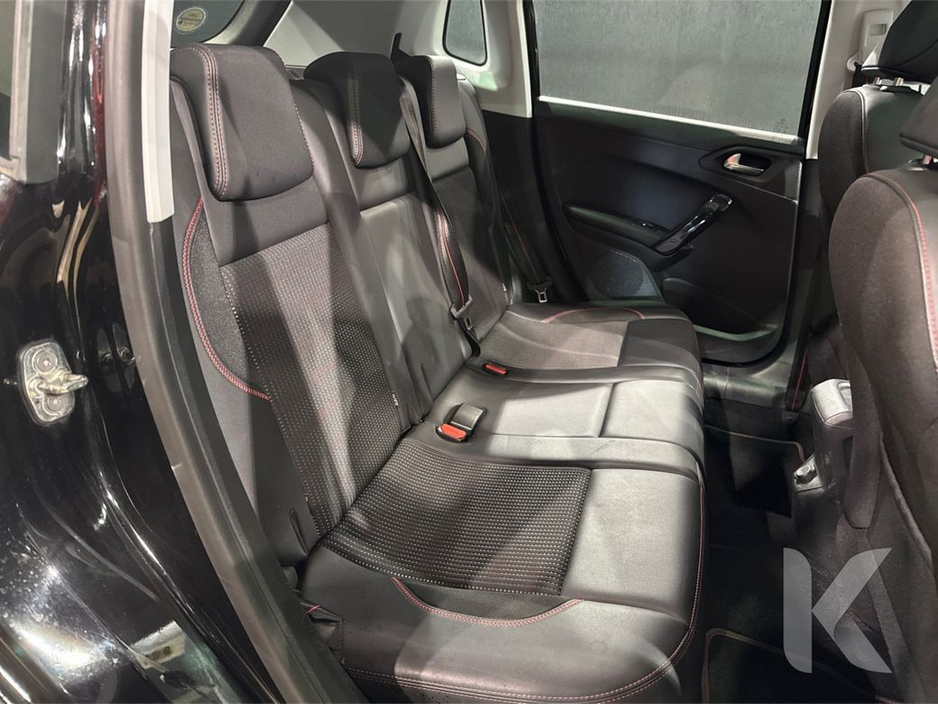 2016 Peugeot 2008 - image 12