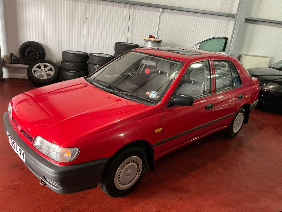 1992 Nissan Sunny - image 2