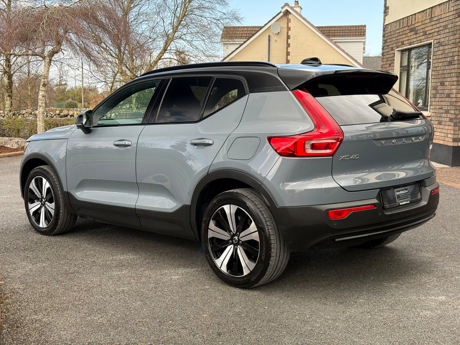 2022 Volvo XC40 - image 5