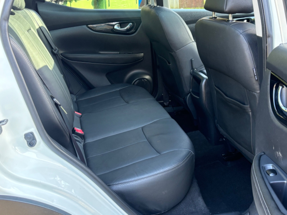 2015 Nissan Qashqai - image 9