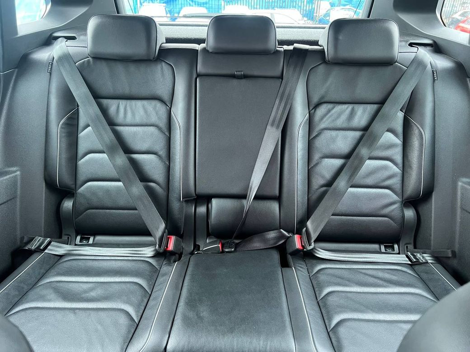 2018 Volkswagen Tiguan R-LINE 4MOTION BLACK EDITION 2.0 TDI // FULL SERVICE HISTORY // LEATHER HEATED SEATS // 360 PARKING CAMERAS €29,900