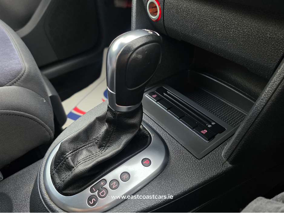 2012 Volkswagen Touran 7 SEATER * HIGHLINE ALCANTARA SEATS * REVERSING CAMERA * SIMI DEALER - SPECIALISING IN IMPORTS OF JAP AUTOMATIC HI SPEC BLUEMOTION // LARGE TOUCH SCREEN // €10,500