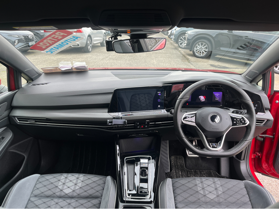 2022 Volkswagen Golf - image 14