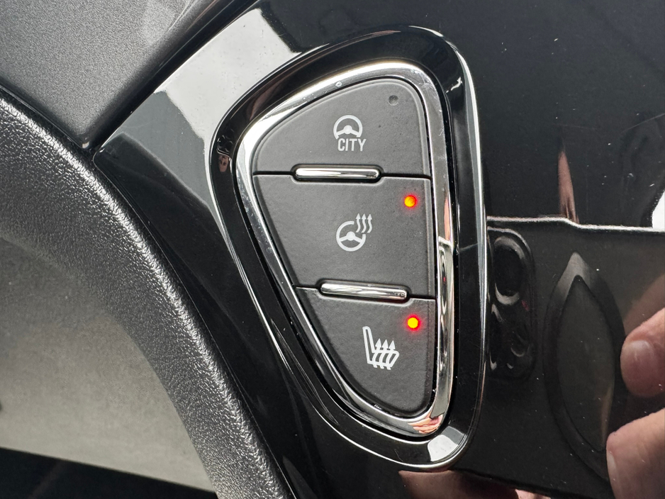 2017 Opel Corsa - image 19