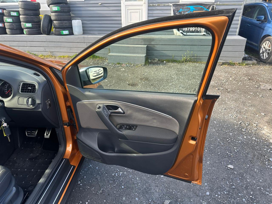 2016 Volkswagen Polo - image 9