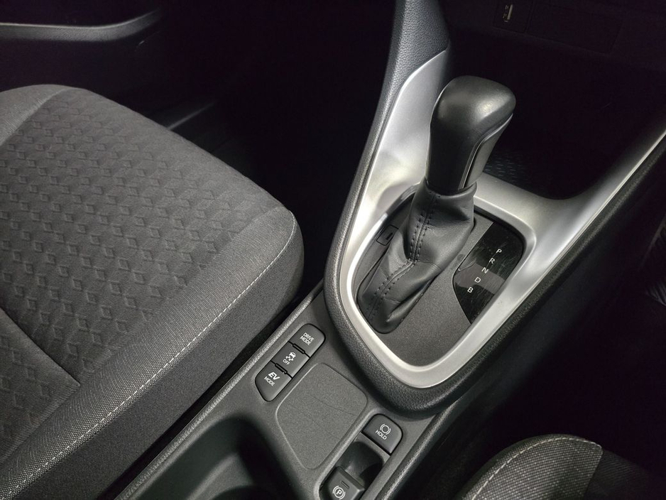 2023 Toyota Yaris - image 18