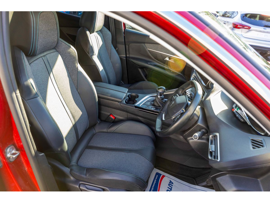 2021 Peugeot 3008 2021 Peugeot Red 1.2 PureTech 130bhp Allure €23,950