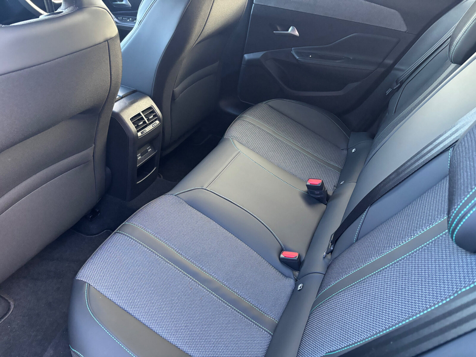 2026 Peugeot 308 Electric 156bhp (54 kWh) Allure €32,795