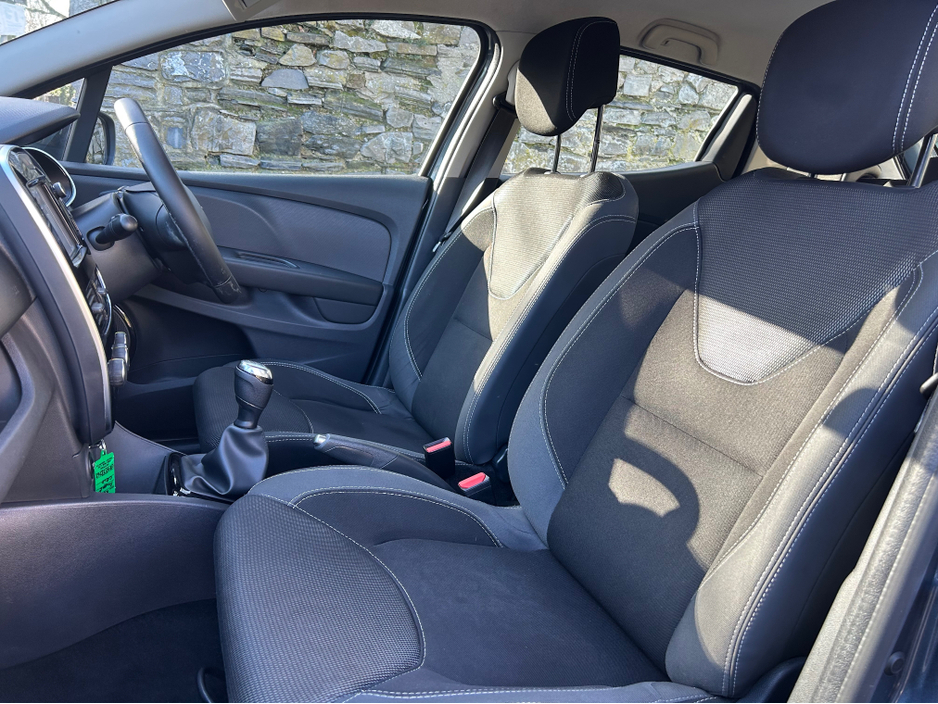 2018 Renault Clio - image 16