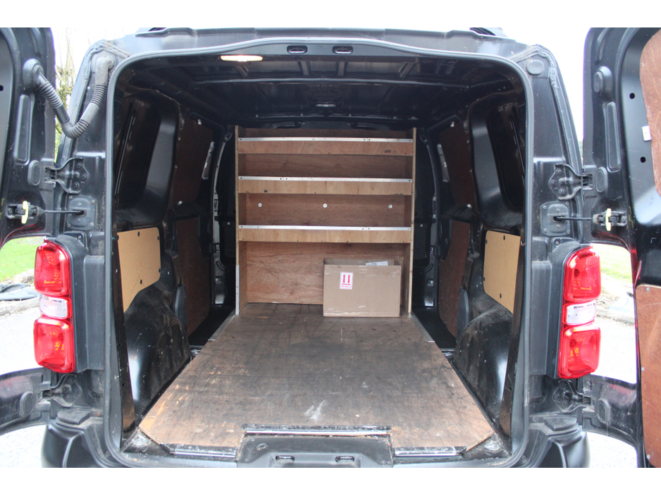 2019 Citroen Dispatch - image 10