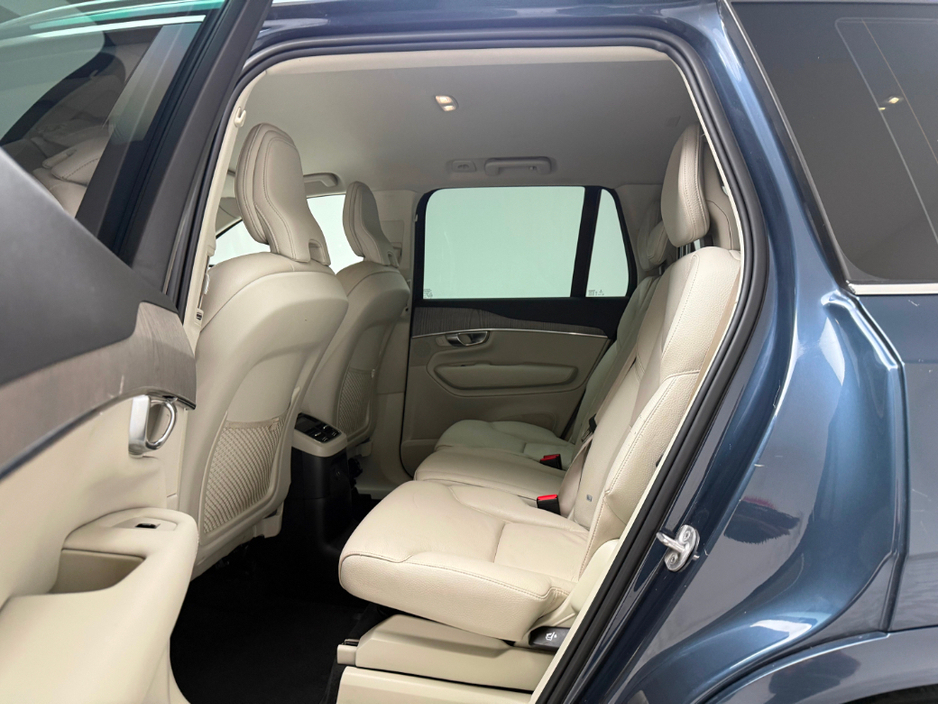 2022 Volvo XC90 CORE T8 RECHARGE AWD *7 SEATER* €49,990