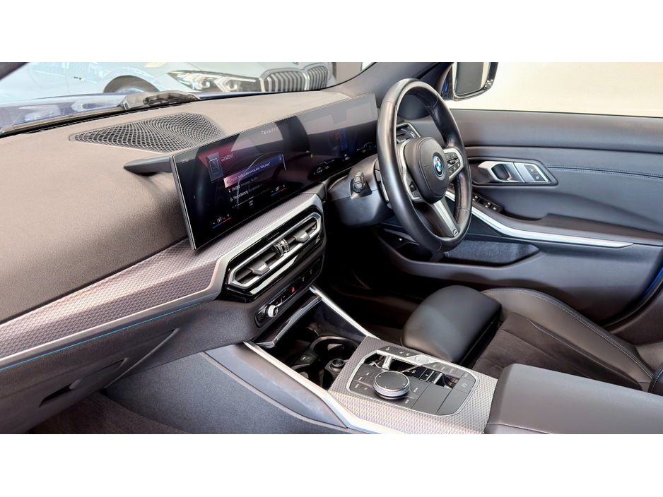 2024 BMW 3 Series - image 17