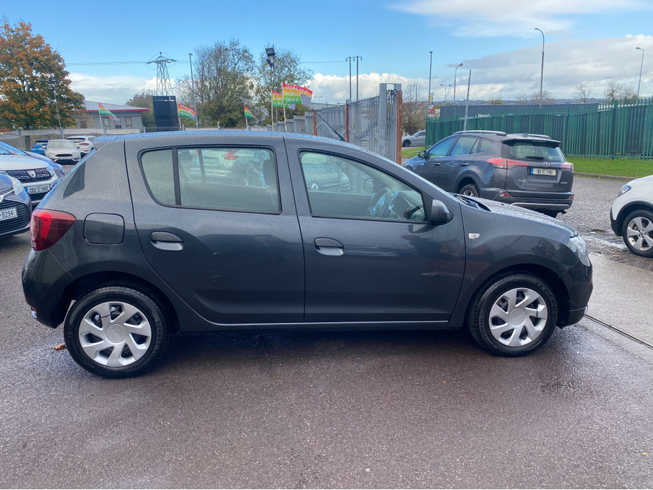 2017 Dacia Sandero - image 3
