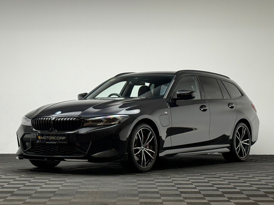 2024 BMW 3 Series - image 3