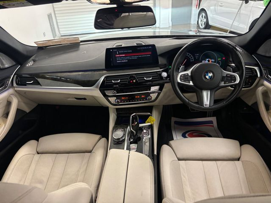 2018 BMW 5 Series - image 13