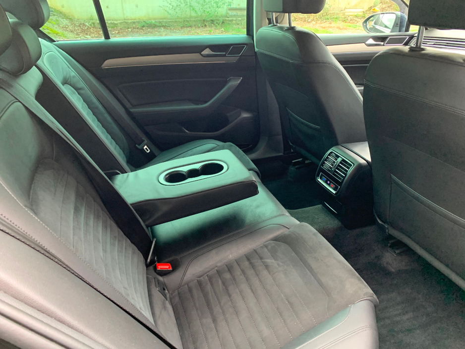 2017 Volkswagen Passat - image 14