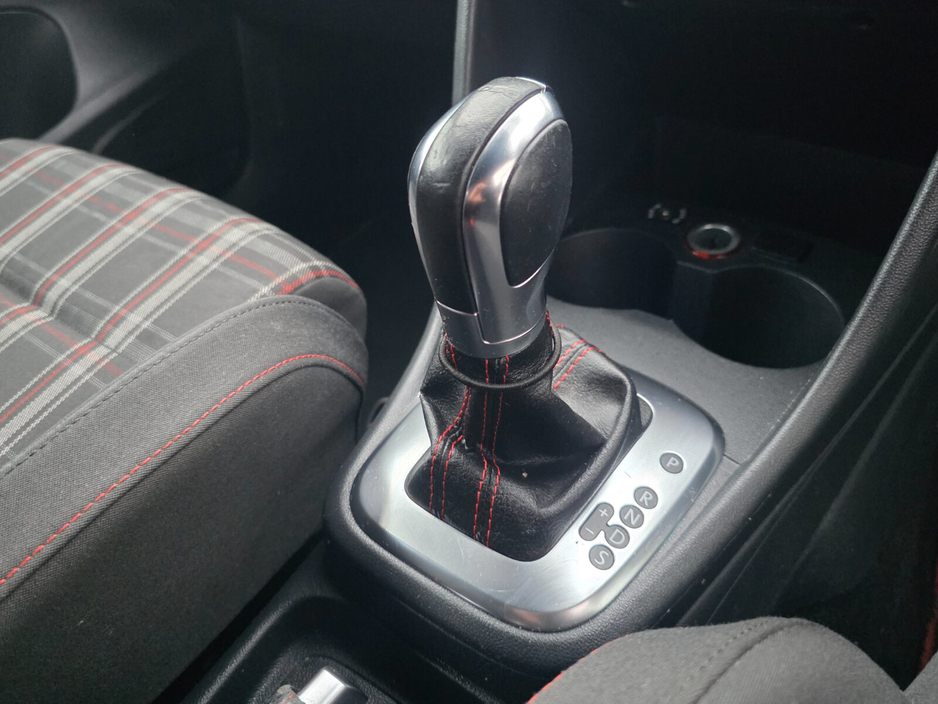 2012 Volkswagen Polo - image 6