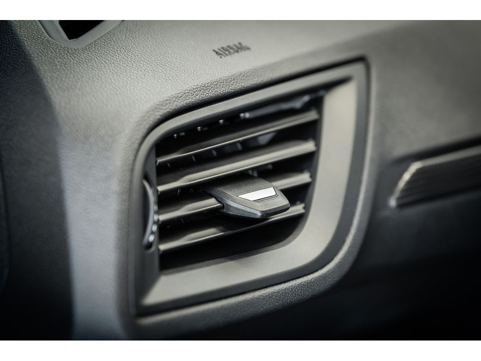 2022 BMW 1 Series - image 40