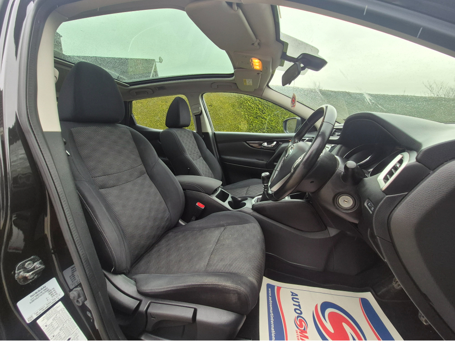 2016 Nissan Qashqai - image 4