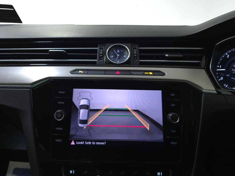 2020 Volkswagen Passat - image 20