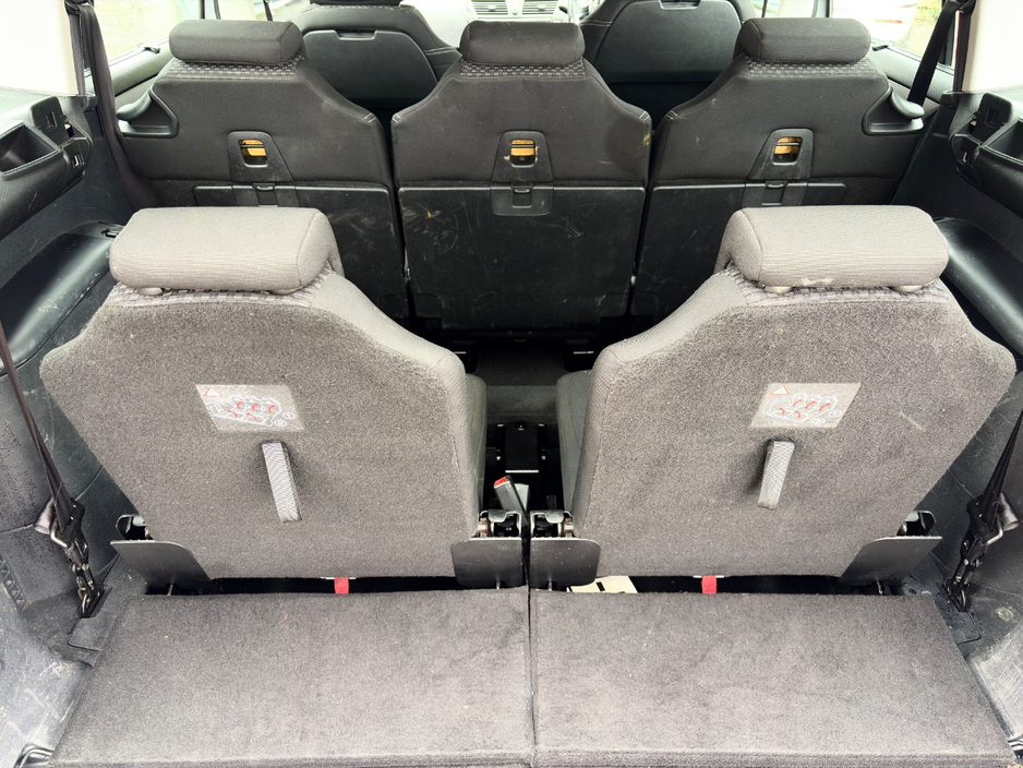 2010 Citroen C4 Picasso - image 10