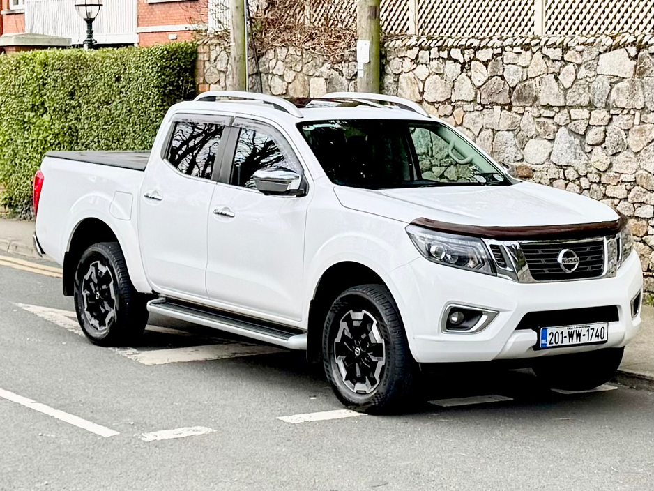 2020 Nissan Navara - image 2
