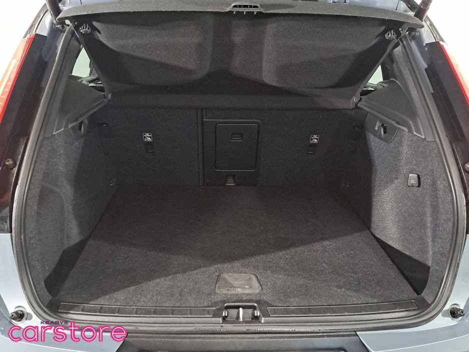 2022 Volvo XC40 PHEV T4 (197hp) R-Design FWD €33,880