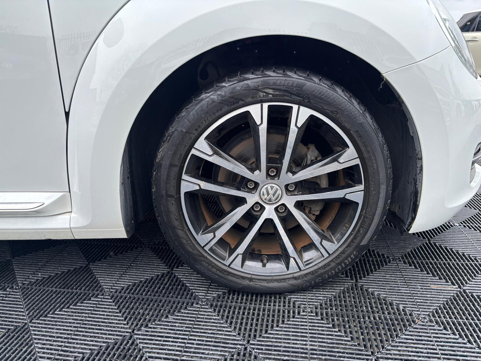 2016 Volkswagen Beetle - image 3