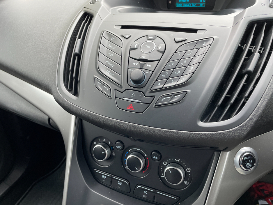 2015 Ford Kuga - image 12